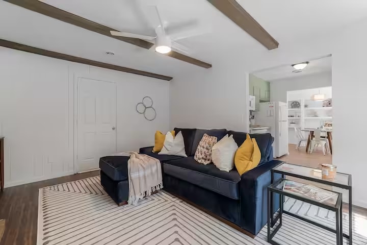 Building Photo - 122 Westview Dr