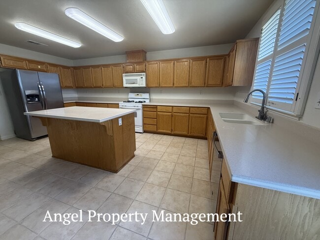 Building Photo - 1245 Oak Haven Way