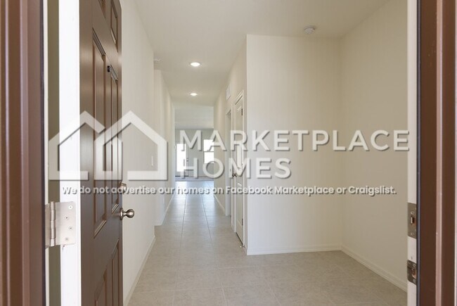 Building Photo - 4924 N 192nd Ln