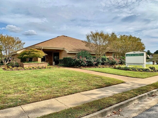 Building Photo - All Brick, End Unit Townhome in Kempsville...