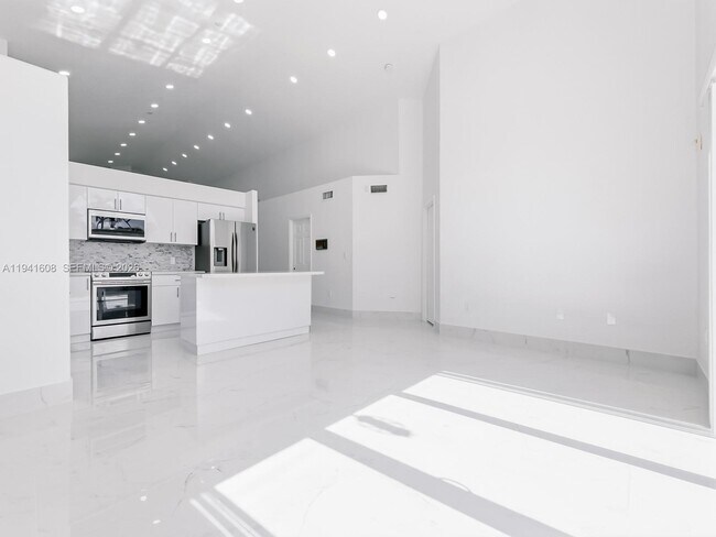 Building Photo - 8714 NW 153rd Terrace