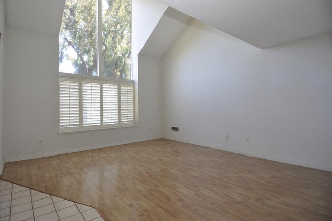 Building Photo - 4022 Layang Layang Cir