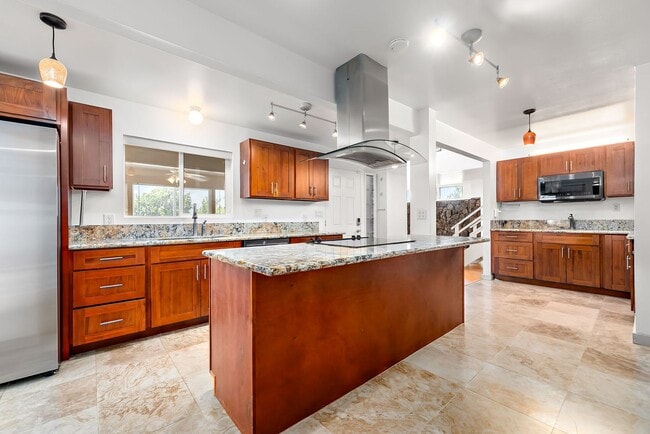Building Photo - Single Family Home with views of Pearl Har...