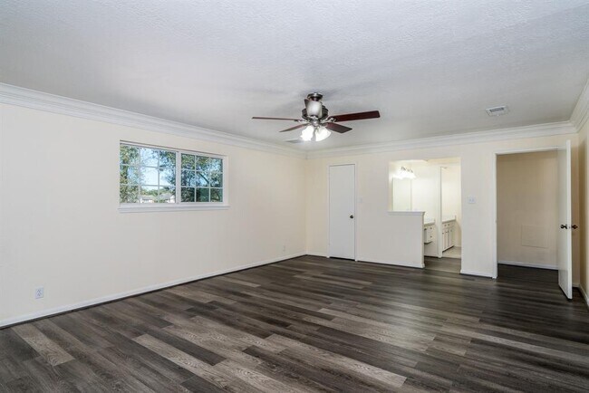 Building Photo - 14930 Walters Rd