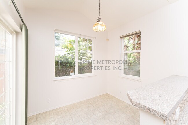 Building Photo - 9808 NE 130th Pl