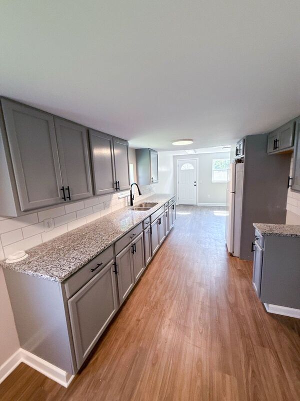 Building Photo - 962 Whitethorne Ave