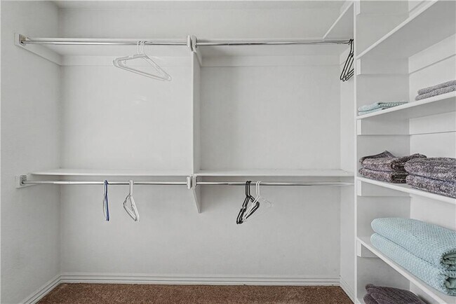 Building Photo - 706 Sedgwick Dr