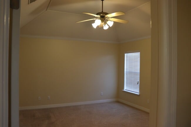 Building Photo - Lovely 3 bedroom 2 bath home for lease in ...