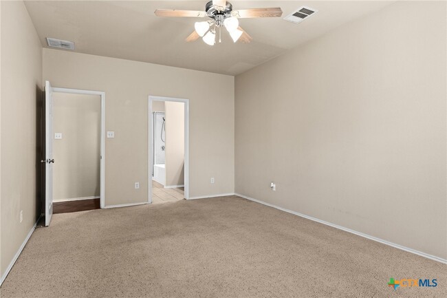 Building Photo - 5405 English Oak Dr
