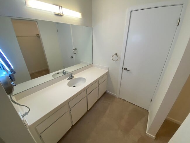 Building Photo - Beautiful Spacious Novato Living in a Convenient Central Location! 2 Bedroom 1.5 Bathroom with Pa...