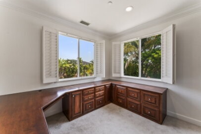 Building Photo - Luxurious, 5450 SqFt,  5 Ensuite Bedrooms ...