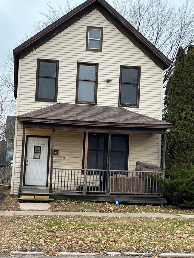 Building Photo - 581 Park St