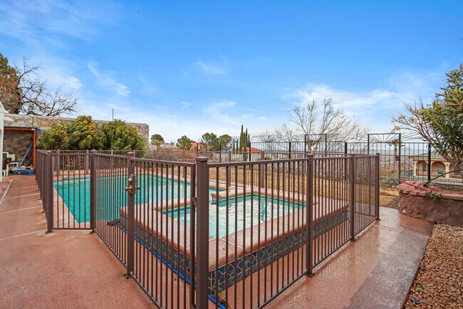 Building Photo - 8500 Mountain View Dr