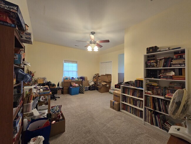 Building Photo - 232 Pebble Glen Dr