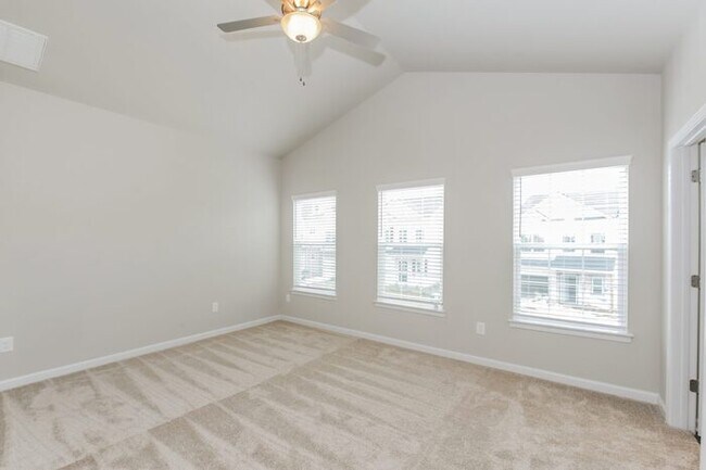 Building Photo - 55 Madaline Ln