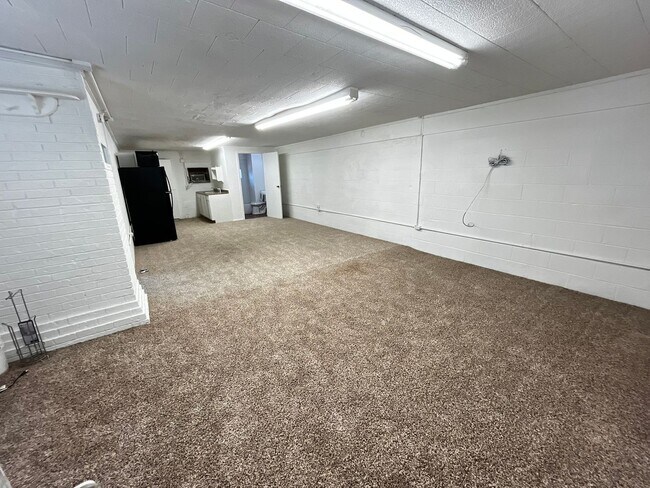 Building Photo - Perfect Rental for Families — Great Location!