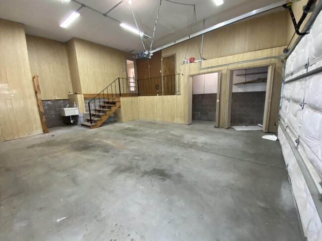 Building Photo - 901 Santa Ana Ave SE