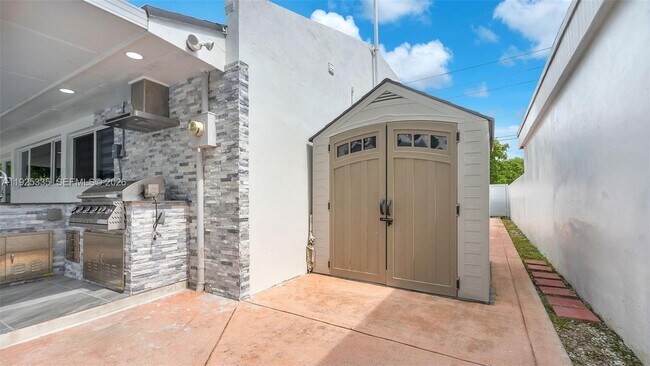 Building Photo - 11421 SW 84th St