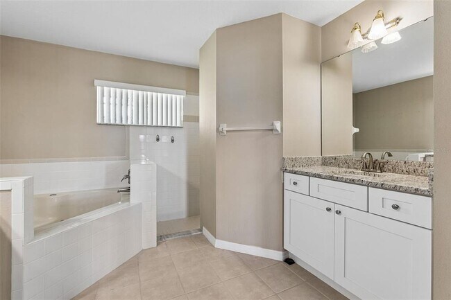 Building Photo - 11230 Lake Katherine Cir