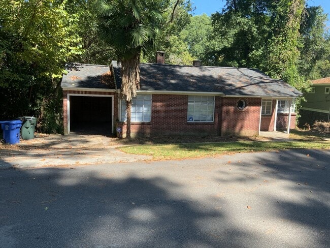 Building Photo - Great location