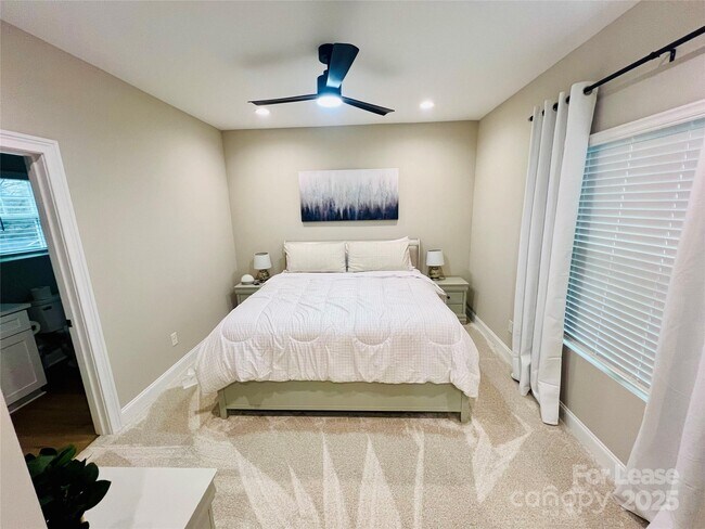 Building Photo - 571 Reid St