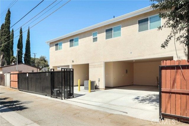 Building Photo - 17134 Saticoy St