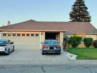 Building Photo - 1530 Burgundy Dr