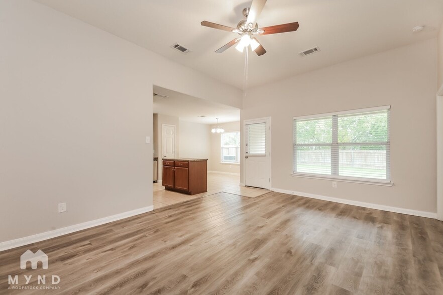 Building Photo - 1014 Cottonwood Trail