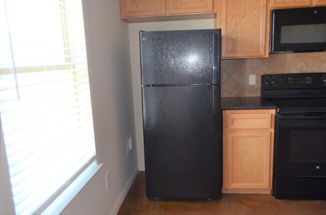 Building Photo - 806 N 3rd St