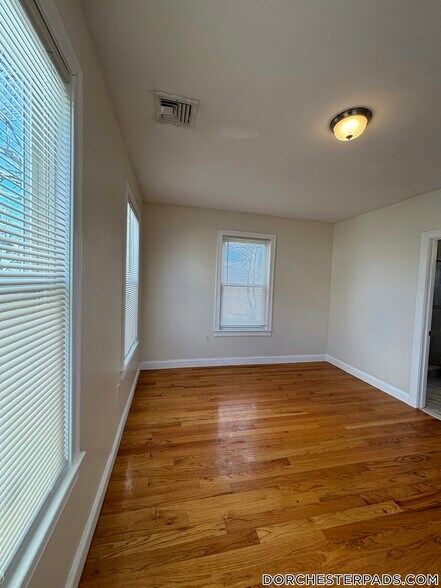 Building Photo - 9 Nottingham St