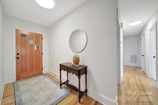 Building Photo - 3222 Clark St