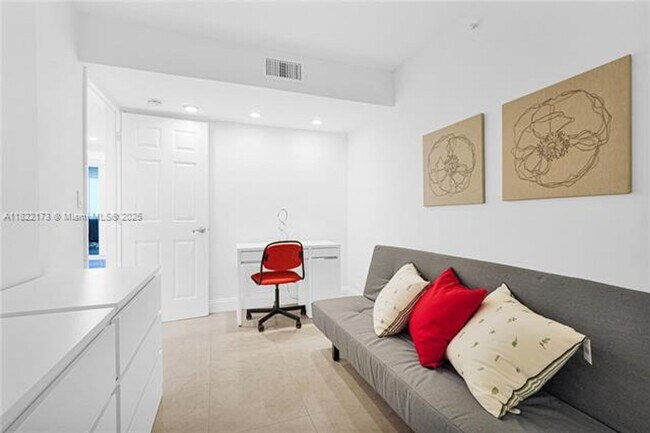 Building Photo - 881 Ocean Dr