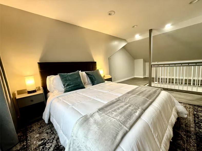 Building Photo - 187 42nd St