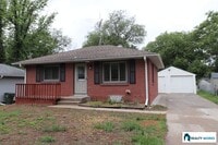 Building Photo - Won't last long, 3 bedroom, 2 bath house f...
