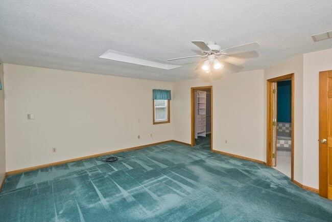 Building Photo - 27 Bunker Cir