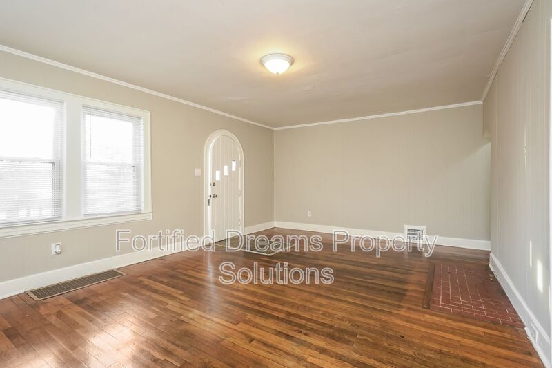 Building Photo - 2912 N Glenn Ave