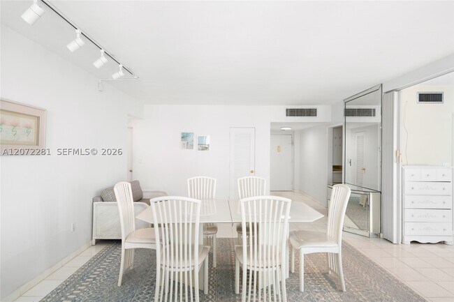 Building Photo - 5001 Collins Ave