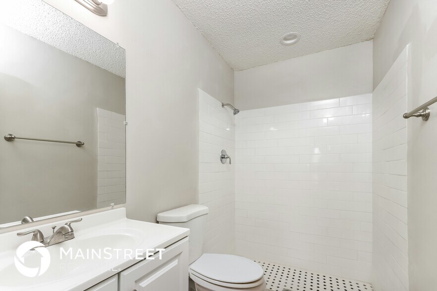 Building Photo - 2574 SW Monterrey Ln