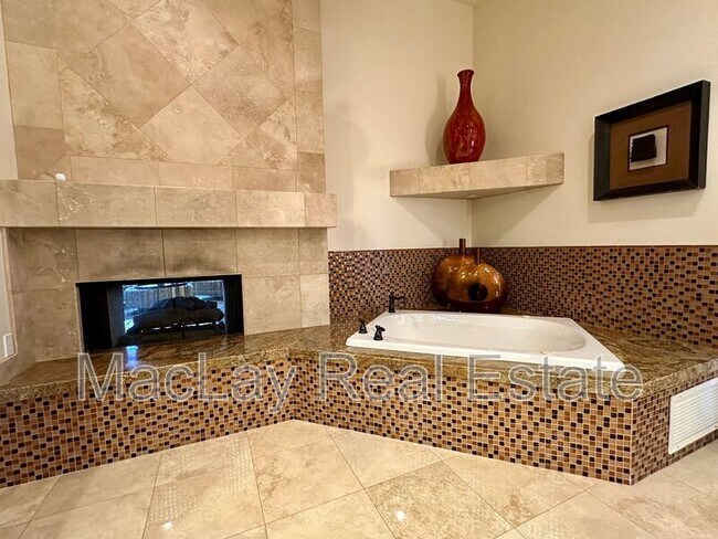 Building Photo - 5711 W Linda Ln