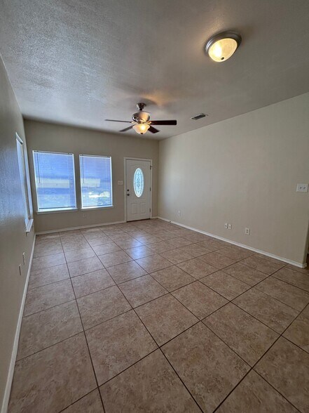 Building Photo - 1104 Canyon Edge Dr