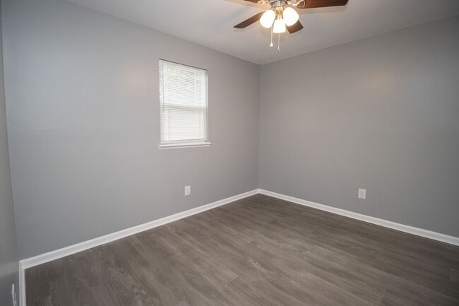 Building Photo - Downtown Columbia Renovated 2BR/1BA | Modern Finishes, Prime Location Near Five Points