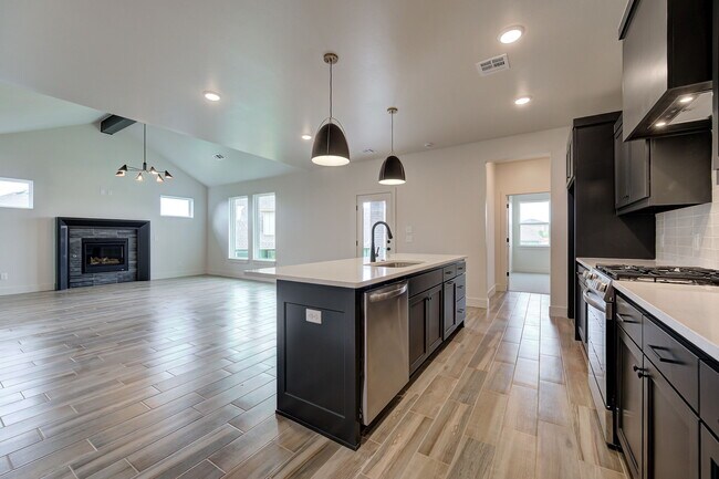 Building Photo - 6101 Kinnick Dr