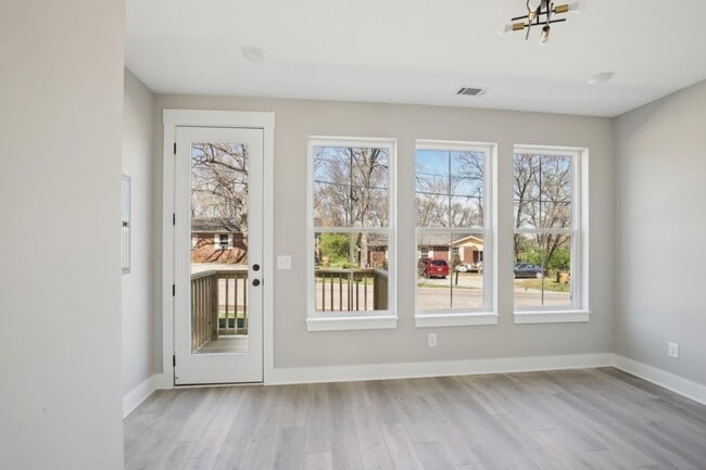 Building Photo - 341 Archwood Dr