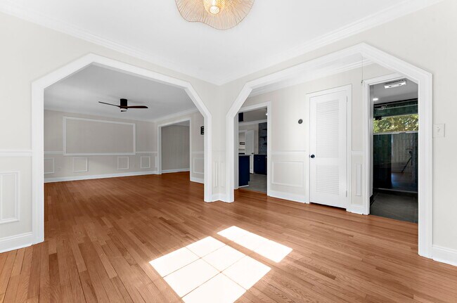 Building Photo - 774 Creekside Dr