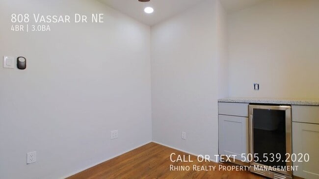 Building Photo - 808 Vassar Dr NE
