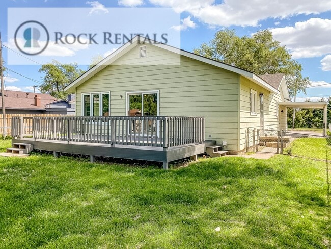 Building Photo - 3 Bed 1.5 Bath House in Convenient Location