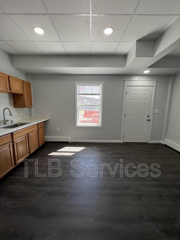 Building Photo - 731 Main St