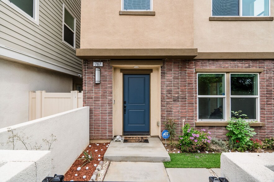 Building Photo - 767 Sienna Way