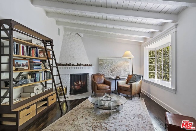 Building Photo - 111 S Glenroy Ave