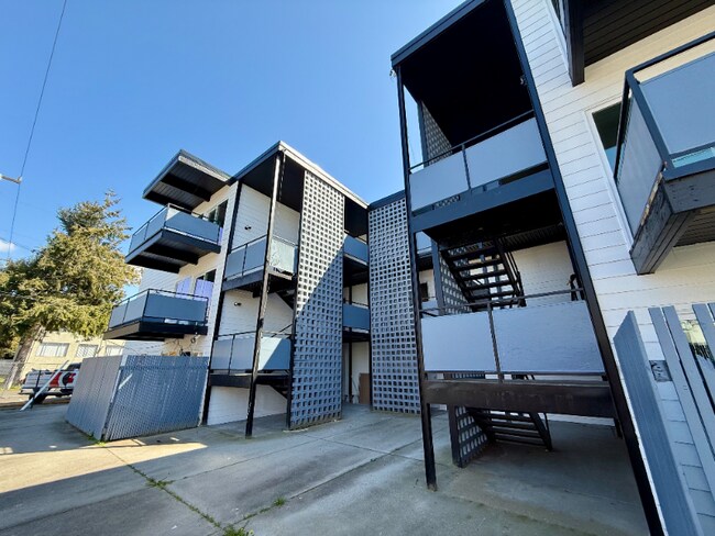 Building Photo - 1725 SW Barton St